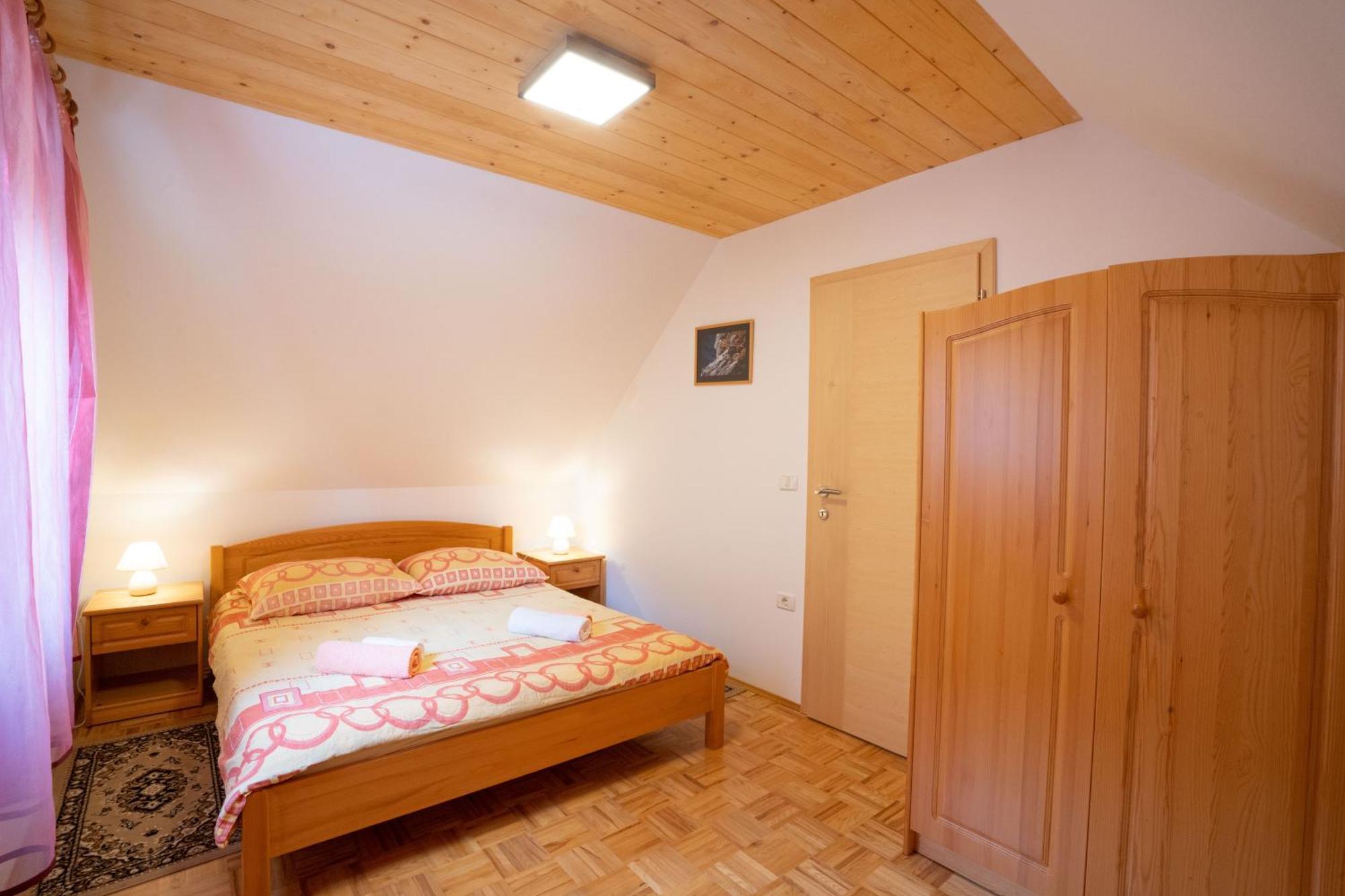 Apartments And Rooms Kravanja Trenta Habitación foto